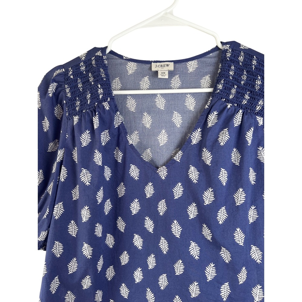 J. Crew Smocked Neck Leaf Print Top Blouse Size XS Short Sleeve V-neck‎ - Picture 3 of 7